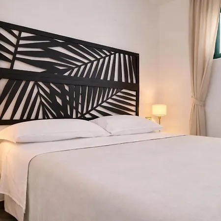 Maris Apartment